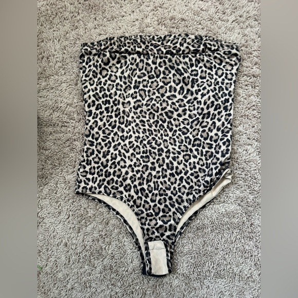 Gaze Black and White Leopard Bodysuit - Picture 2 of 4